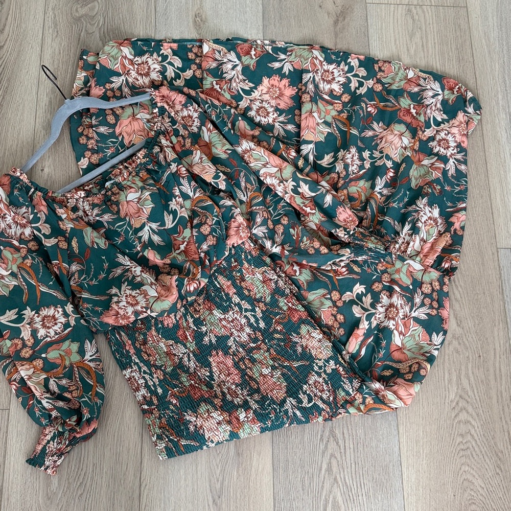 Floral Off-Shoulder dress with mid section smocking detail - Picture 3 of 4